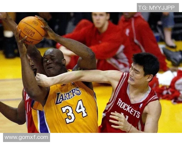 姚明在NBA的传奇时刻回顾与辉煌瞬间的精彩瞬息 姚明在NBA的传奇时刻回顾与辉煌瞬间的精彩瞬息