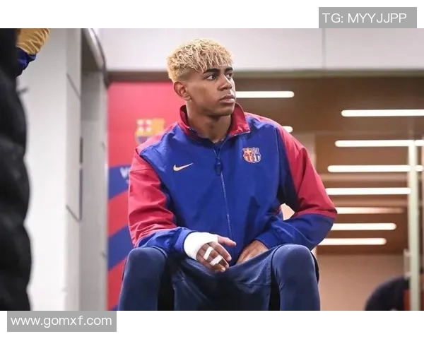 新晋足球明星年仅18岁展现超凡才华引发全球关注与期待