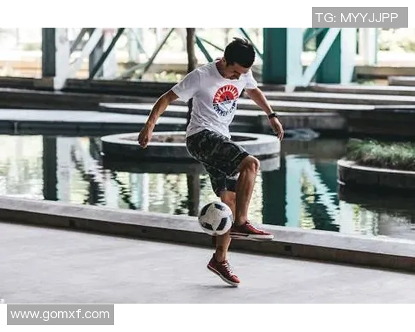 如何绘制足球明星的服装细节与风格技巧解析