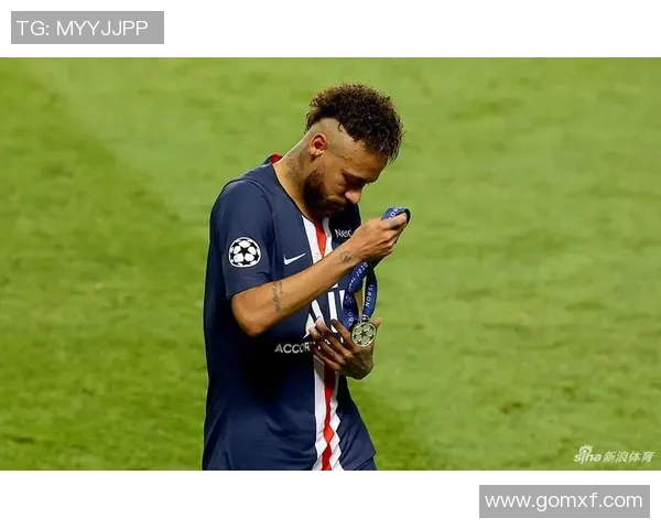 内马尔本赛季第五次受伤巴黎欧冠前景堪忧引发关注 内马尔本赛季第五次受伤巴黎欧冠前景堪忧引发关注