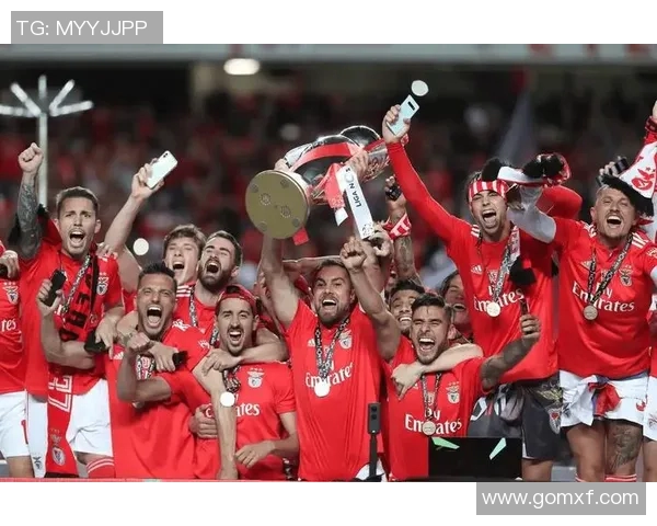 本菲卡与里昂国冠杯激战正酣谁将晋级下一轮较量